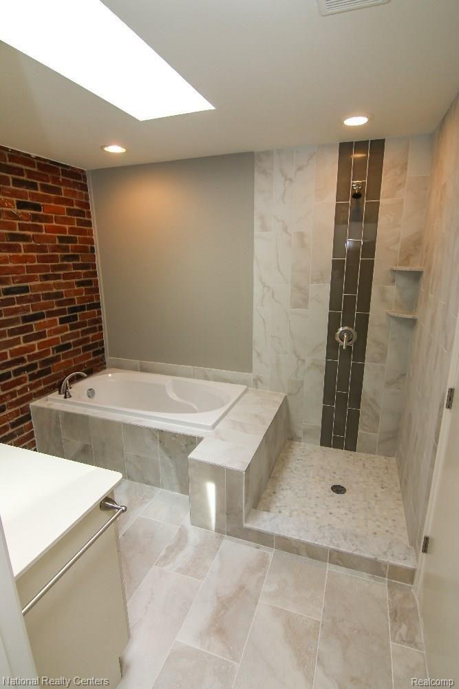 1064 Top View Road Bloomfield Hills, MI 48304 - Photo 32 of 37 web_IMG_9784.jpg