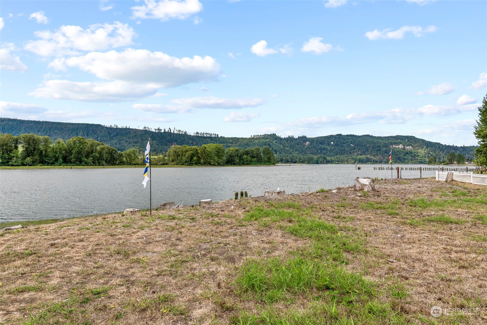 237 West Sunny Sands Road Cathlamet, WA 98612 - Photo 4 of 17 Gallery Image 4