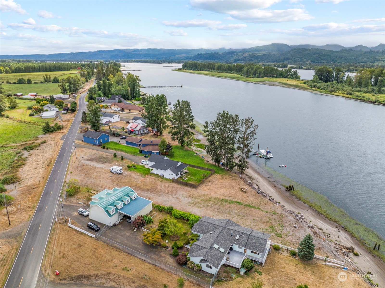 237 West Sunny Sands Road Cathlamet, WA 98612 - Photo 9 of 17 Gallery Image 9