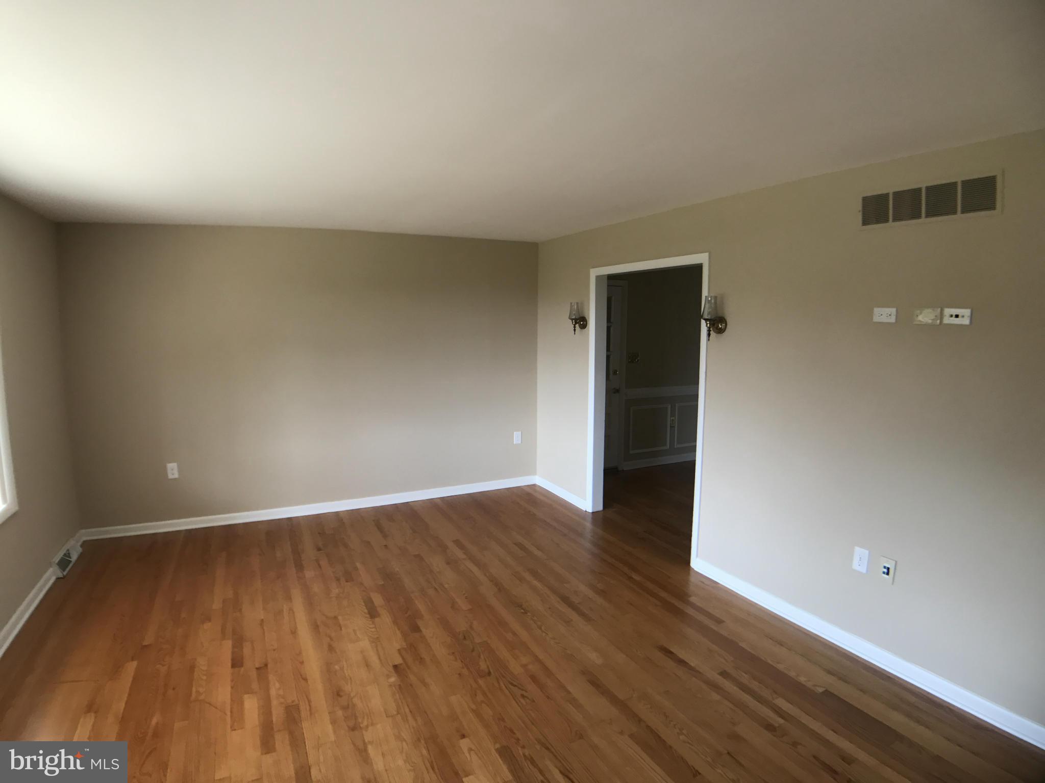 4231 Spring View Court Jefferson, MD 21755 - Photo 6 of 28 Living Room