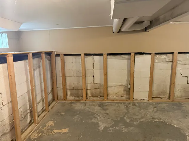 $110,000 | 20847 Hollywood Street, Harper Woods, MI 48225