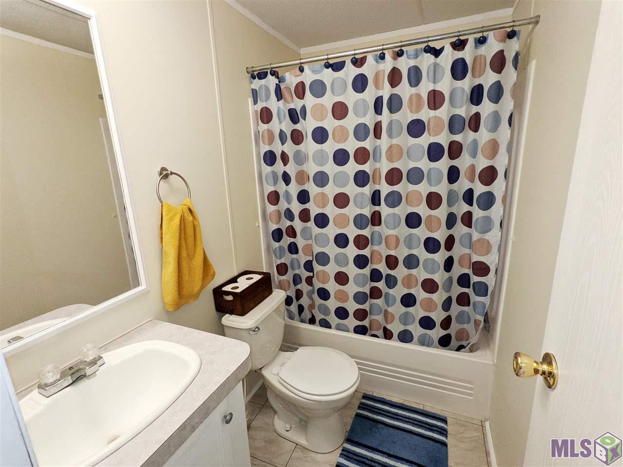 14146 Garcon Road Gonzales, LA 70737 - Photo 14 of 20 Hall Bathroom