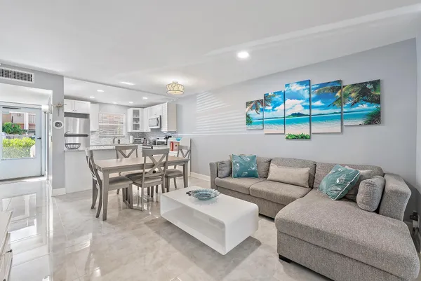 $125,000 | 725 Lori Drive, Unit 111, Palm Springs, FL 33461