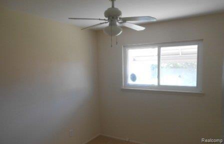 18102 Davidson Road Fraser, MI 48026 - Photo 6 of 11 DSCN8122.JPG