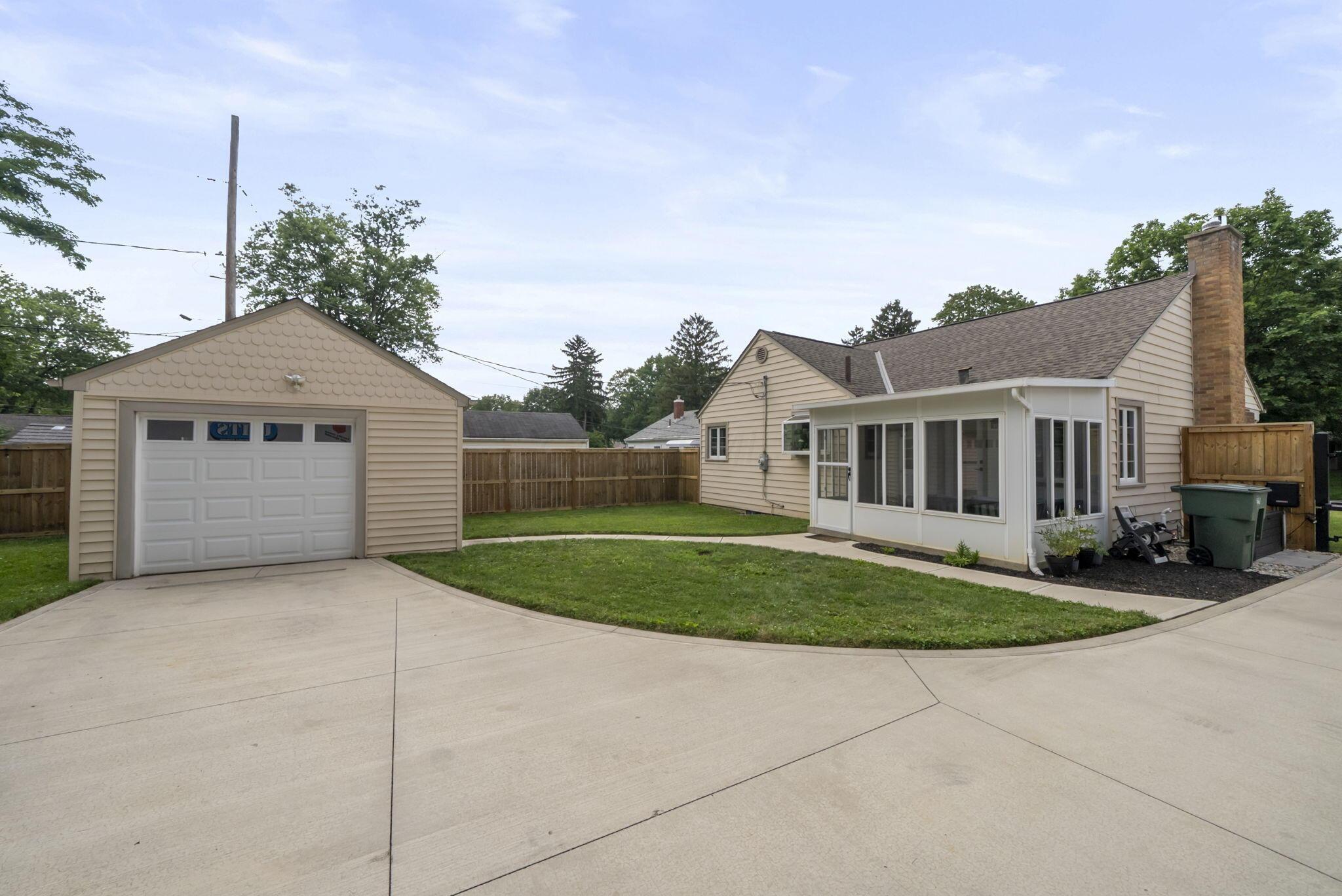 591 East Beaumont Road Columbus, OH 43214 - Photo 53 of 68 62-web-or-mls-DSC01064