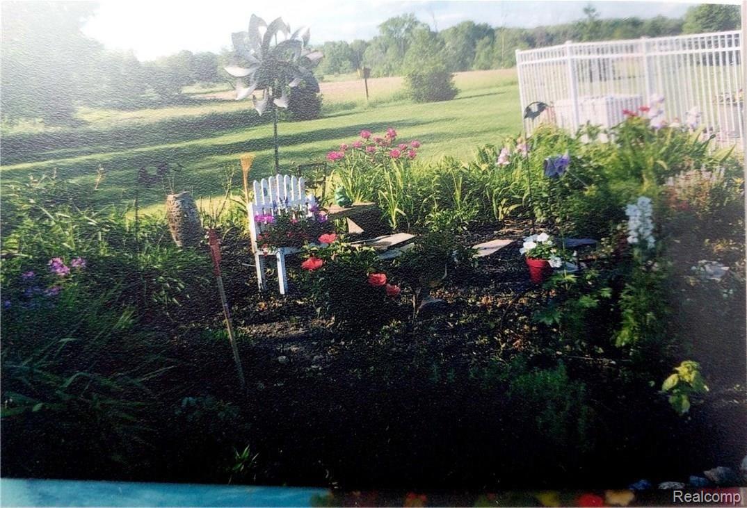 462 West Barron Road Howell, MI 48855 - Photo 43 of 65 Perennial Garden.jpg