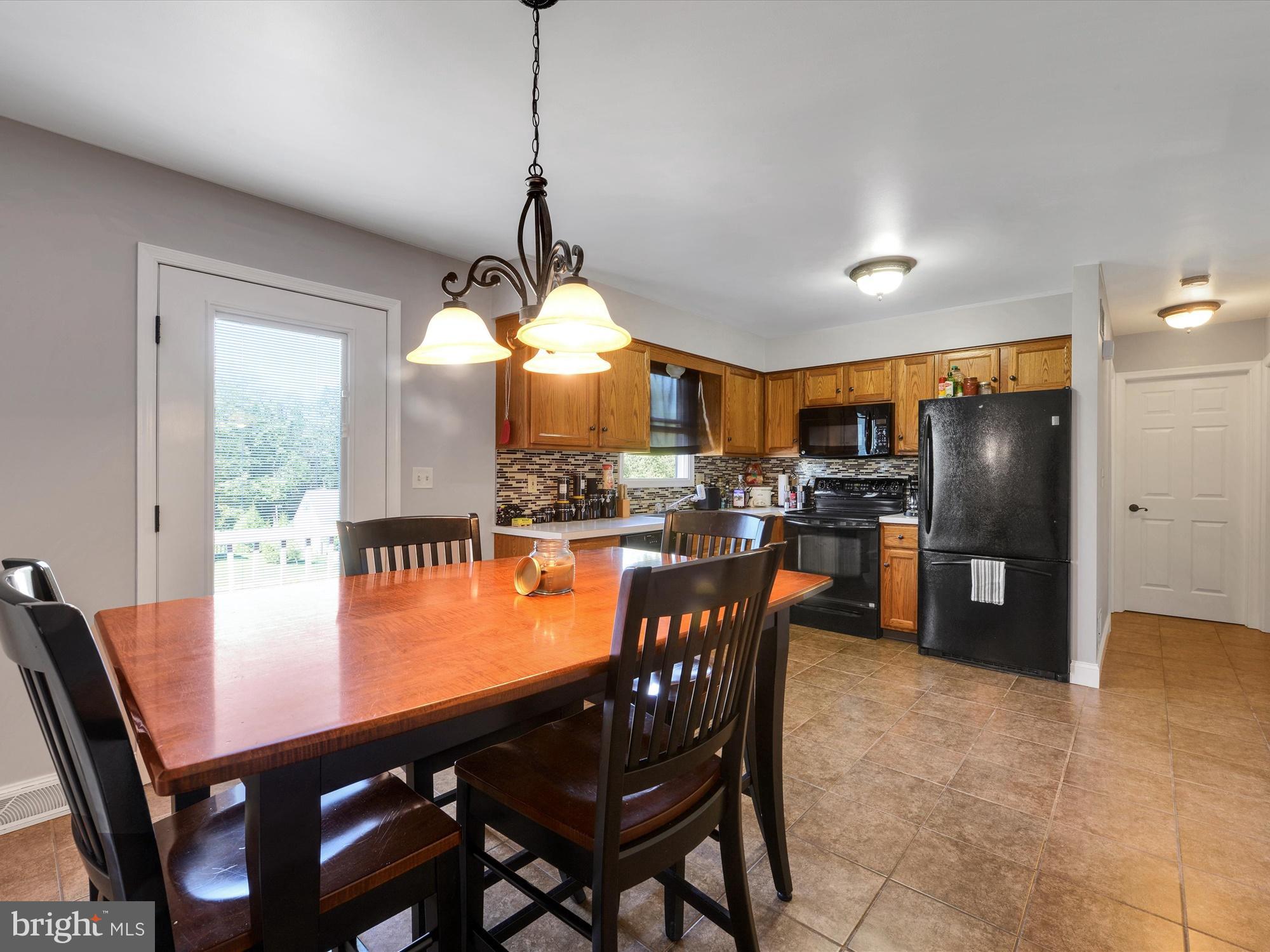 20 Barnhill Road Denver, PA 17517 - Photo 10 of 26 Dining area off kitchen-View 1