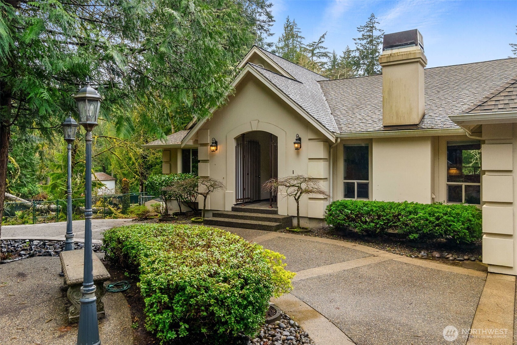 6529 Cooper Point Road Northwest Olympia, WA 98502 - Photo 2 of 33 Gallery Image 2