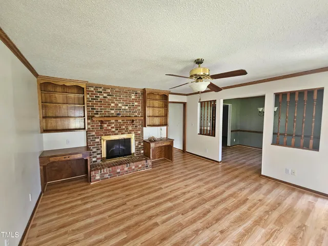 a view of a livingroom with furniture and a ceiling fan
