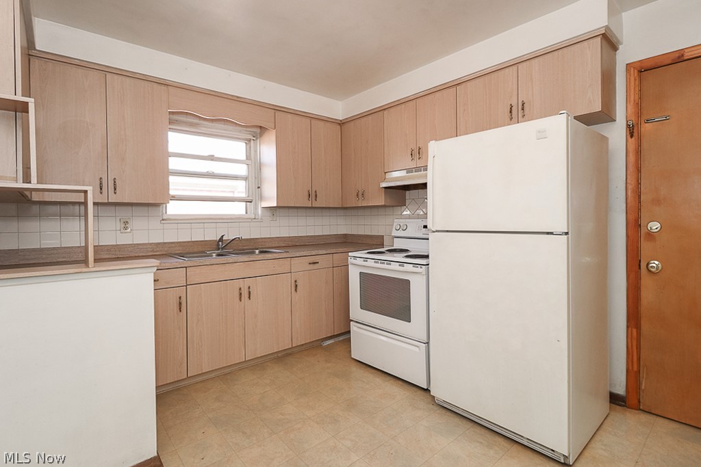 2827 Snow Road, Unit 2825 Cleveland, OH 44134 - Photo 4 of 28