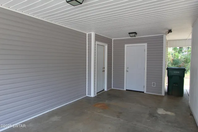 a view of a livingroom with an empty space