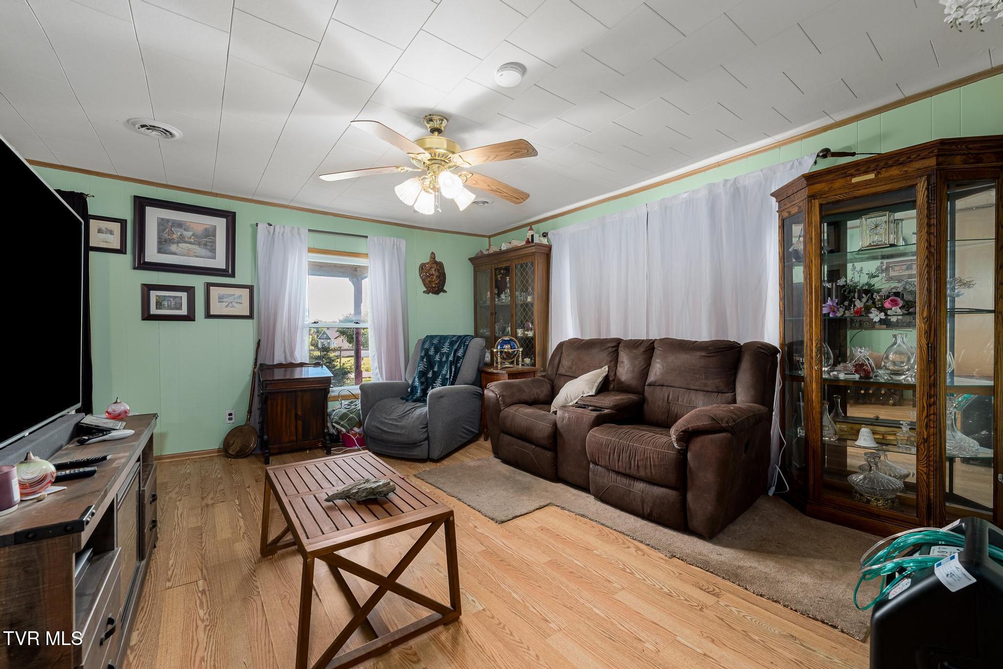 154 Stockton Road Chuckey, TN 37641 - Photo 5 of 57 154 Stockton Road (41 of 59)