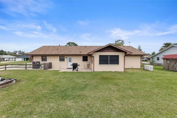 a view of a house with backyard and porch