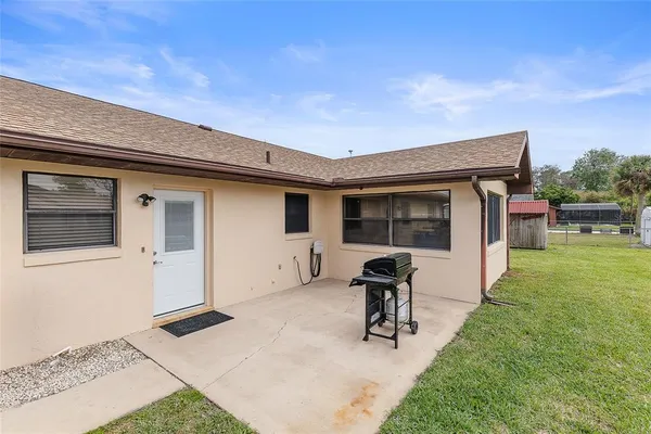 a view of a house with backyard