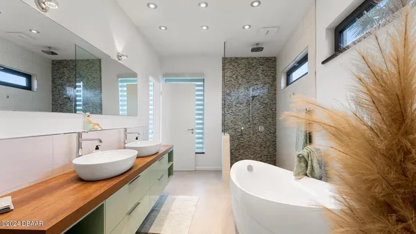 $5,500 | 3001 John Anderson Drive, Ormond Beach, FL 32176