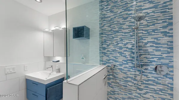 $5,500 | 3001 John Anderson Drive, Ormond Beach, FL 32176