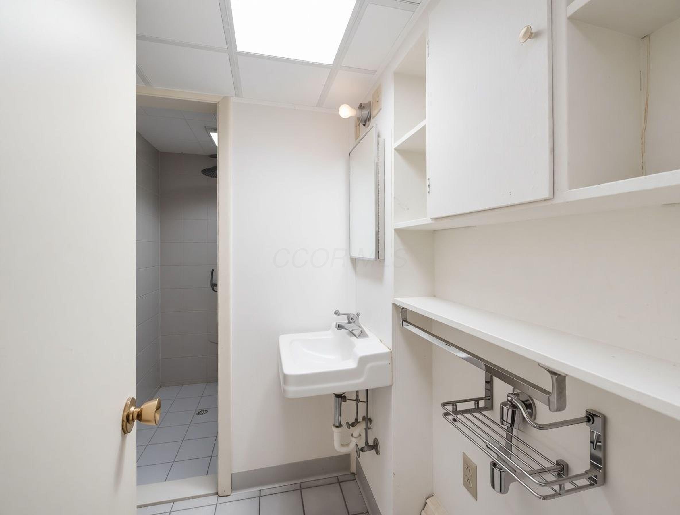4393 Donington Road Columbus, OH 43220 - Photo 42 of 54 127_Donington Road16_24_33 97