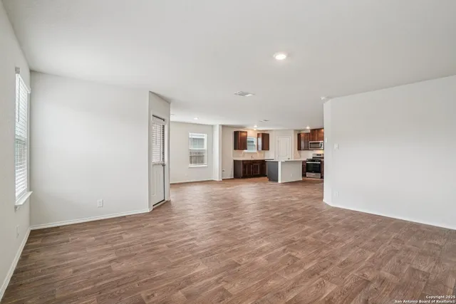 $1,950 | 1154 Barn Swallow Way, San Antonio, TX 78253