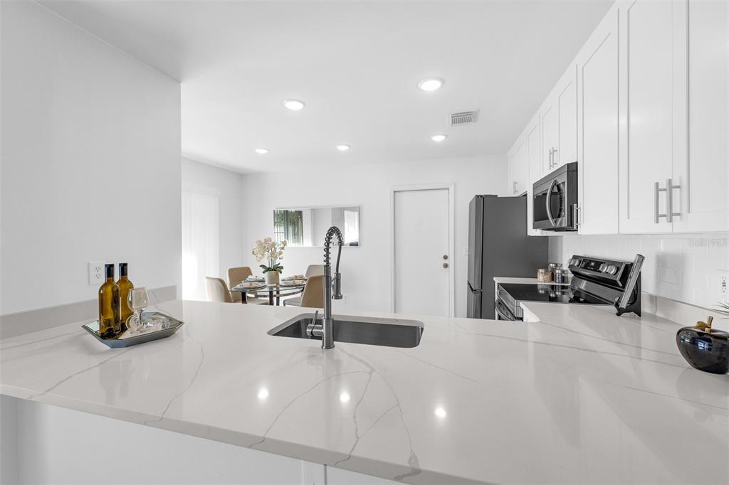 4605 Ring Neck Road, Unit B Orlando, FL 32808 - Photo 10 of 23 Gallery Image 10