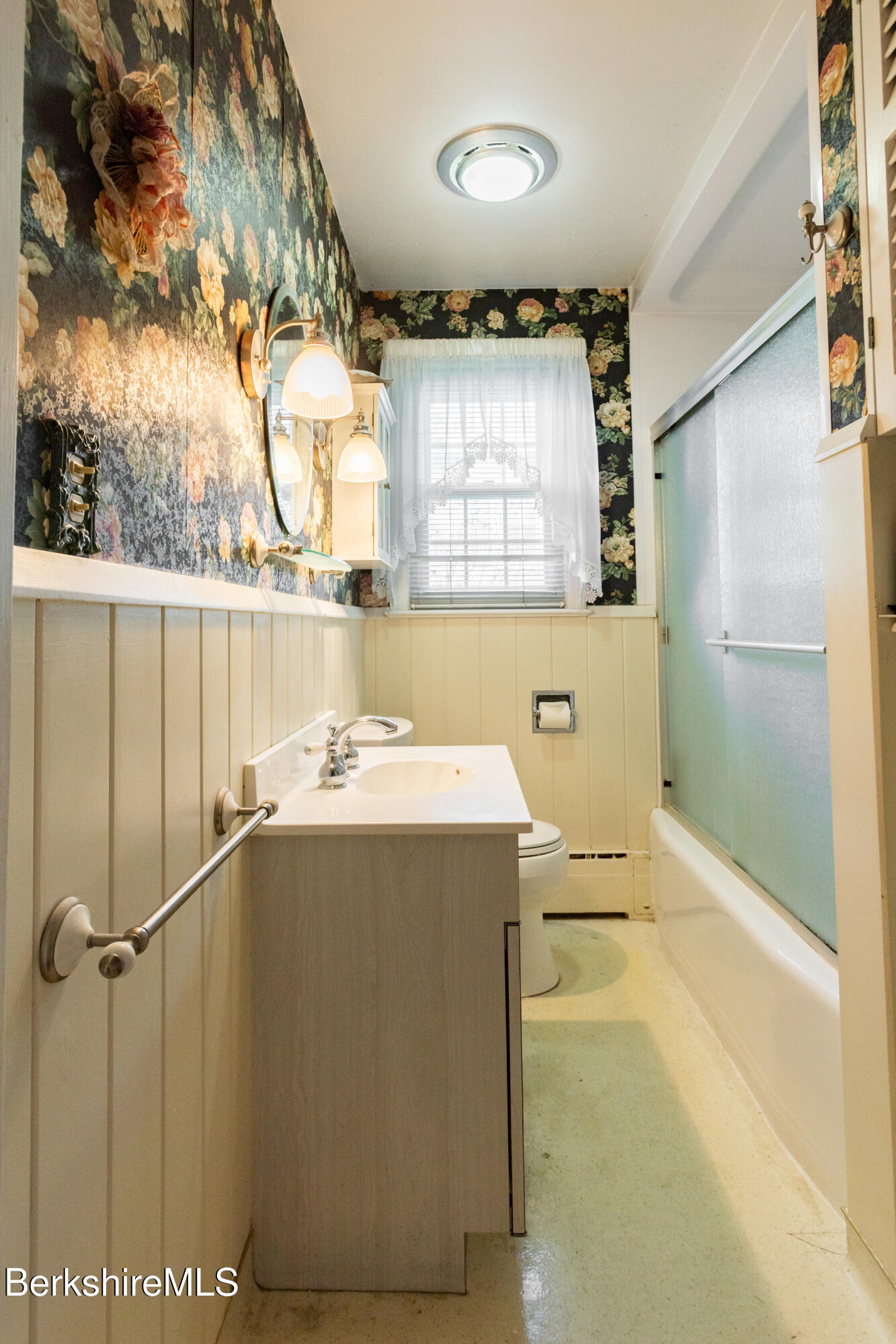 17 Morningside Avenue Adams, MA 01220 - Photo 19 of 39 Full bathroom-First floor