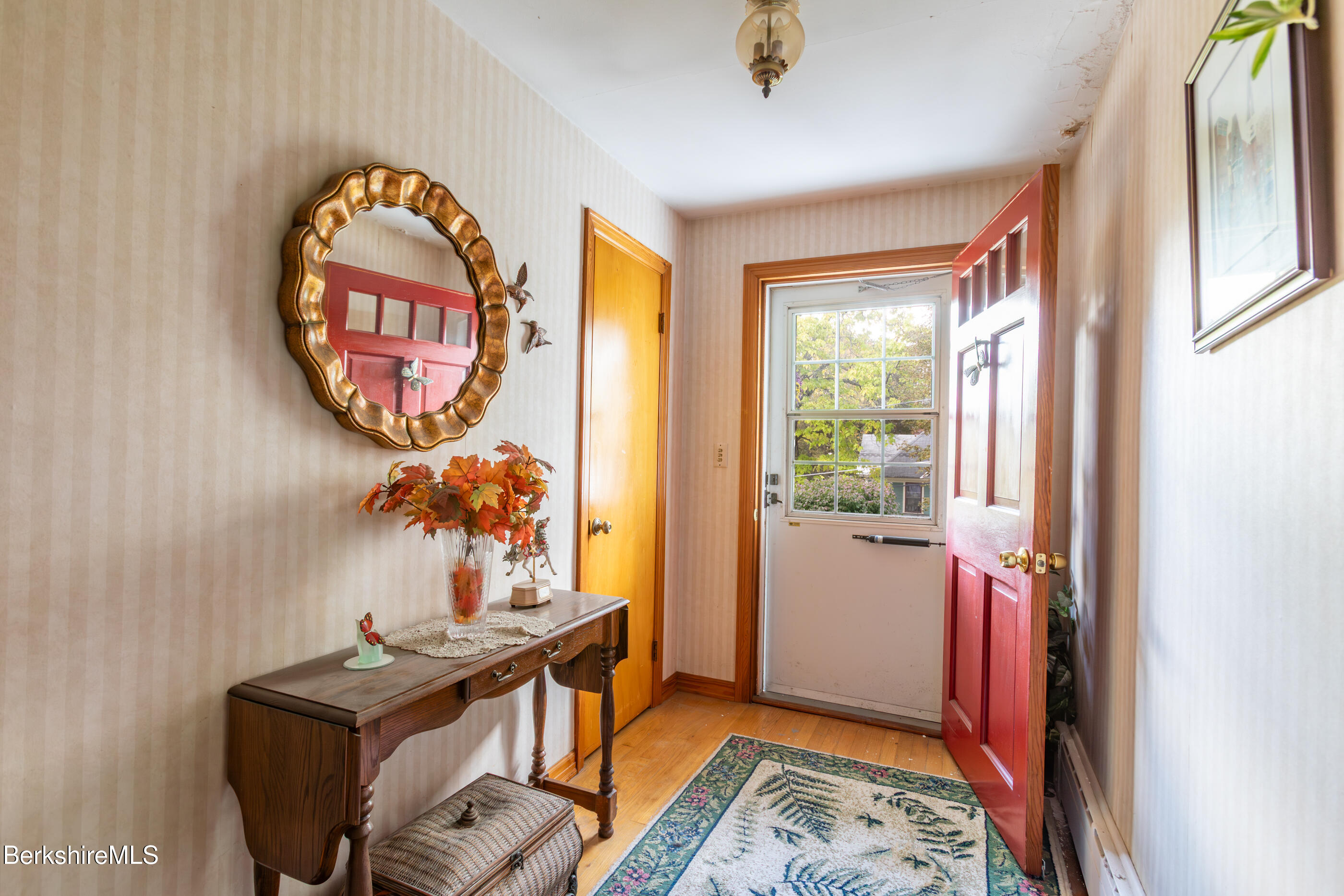 17 Morningside Avenue Adams, MA 01220 - Photo 32 of 39 Front hallway