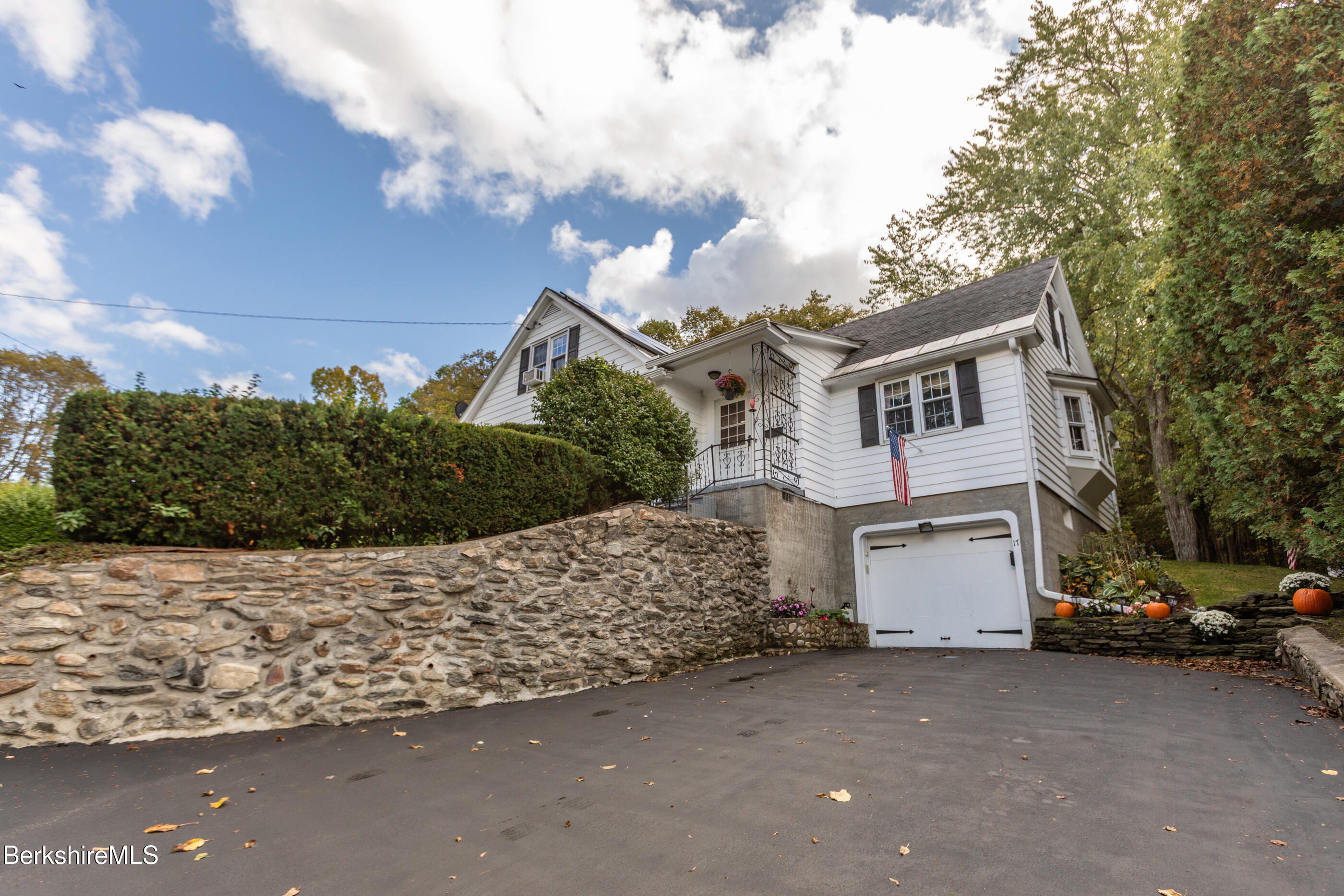 17 Morningside Avenue Adams, MA 01220 - Photo 6 of 39 Exterior garage
