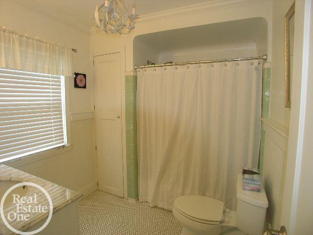 2172 Greenfield Road Berkley, MI 48072 - Photo 10 of 44 50074128-9.JPG