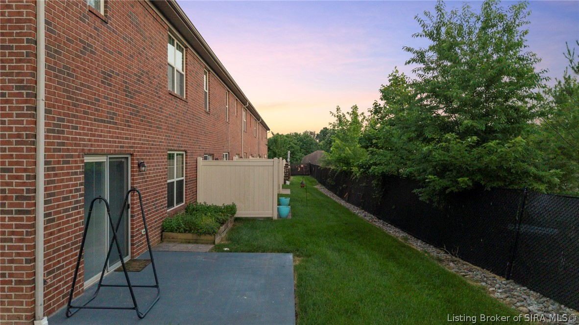 611 Knob Hill Road New Albany, IN 47150 - Photo 5 of 37