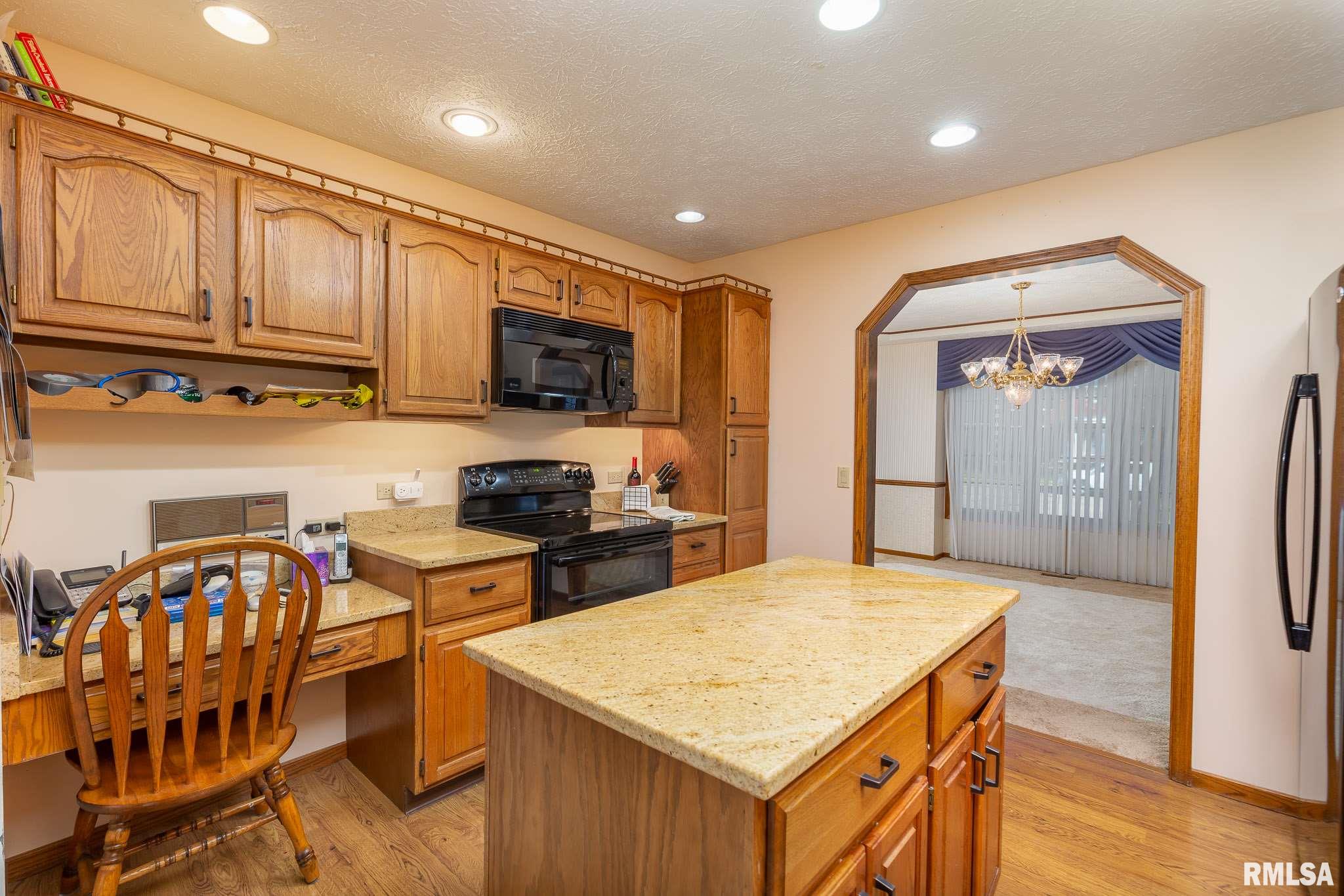 4010 Forest Road Davenport, IA 52807 - Photo 3 of 32 Gallery Image 3