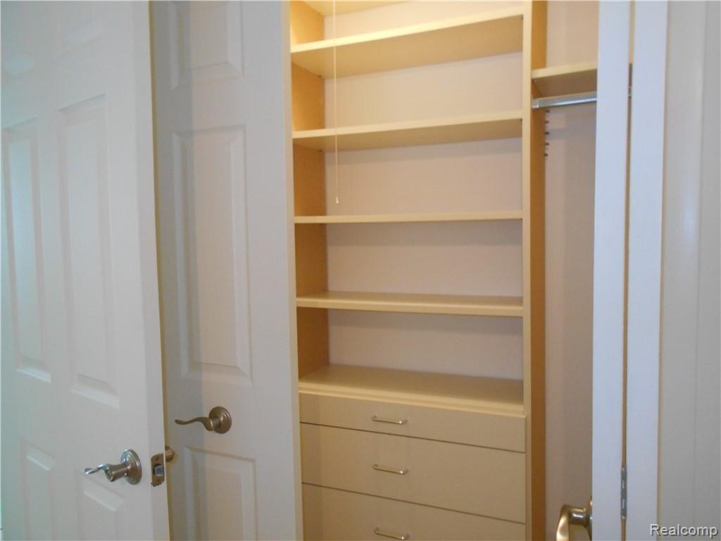 928 North Adams Road, Unit 95 Birmingham, MI 48009 - Photo 8 of 10