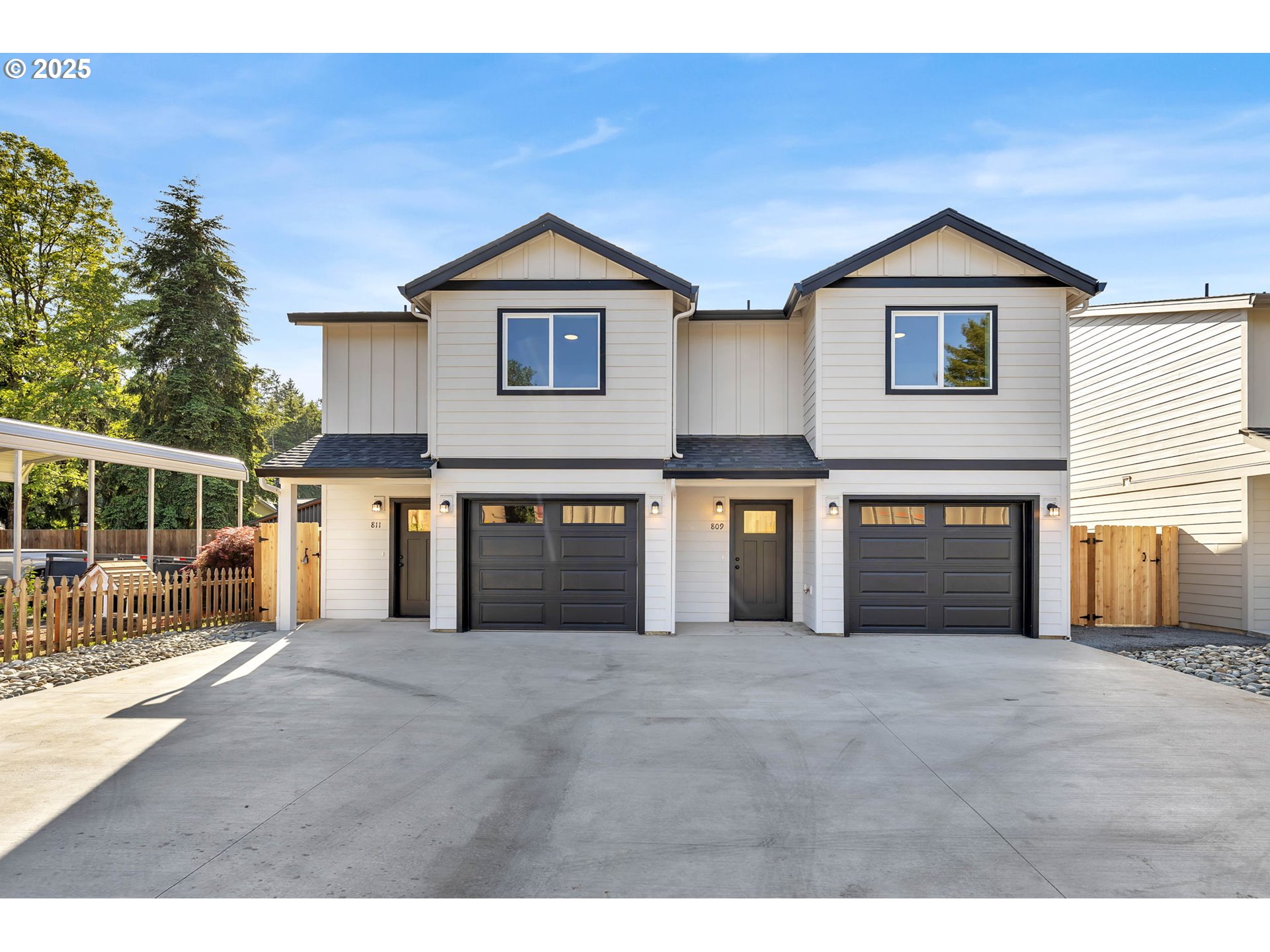 a view of a house with large outdoor space and balcony