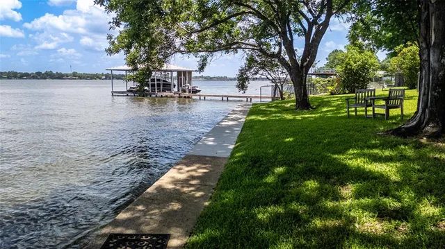 $899,000 | 10136 Cherokee Lane, Payne Springs, TX 75156