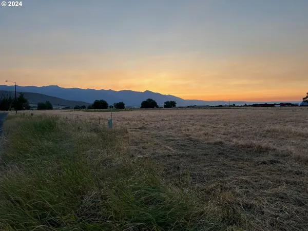 $95,000 | 2 E Street, Baker City, OR 97814