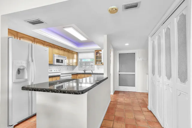 $4,200 | 1025 Sugar Sands Boulevard, Unit 159, Singer Island, FL 33404