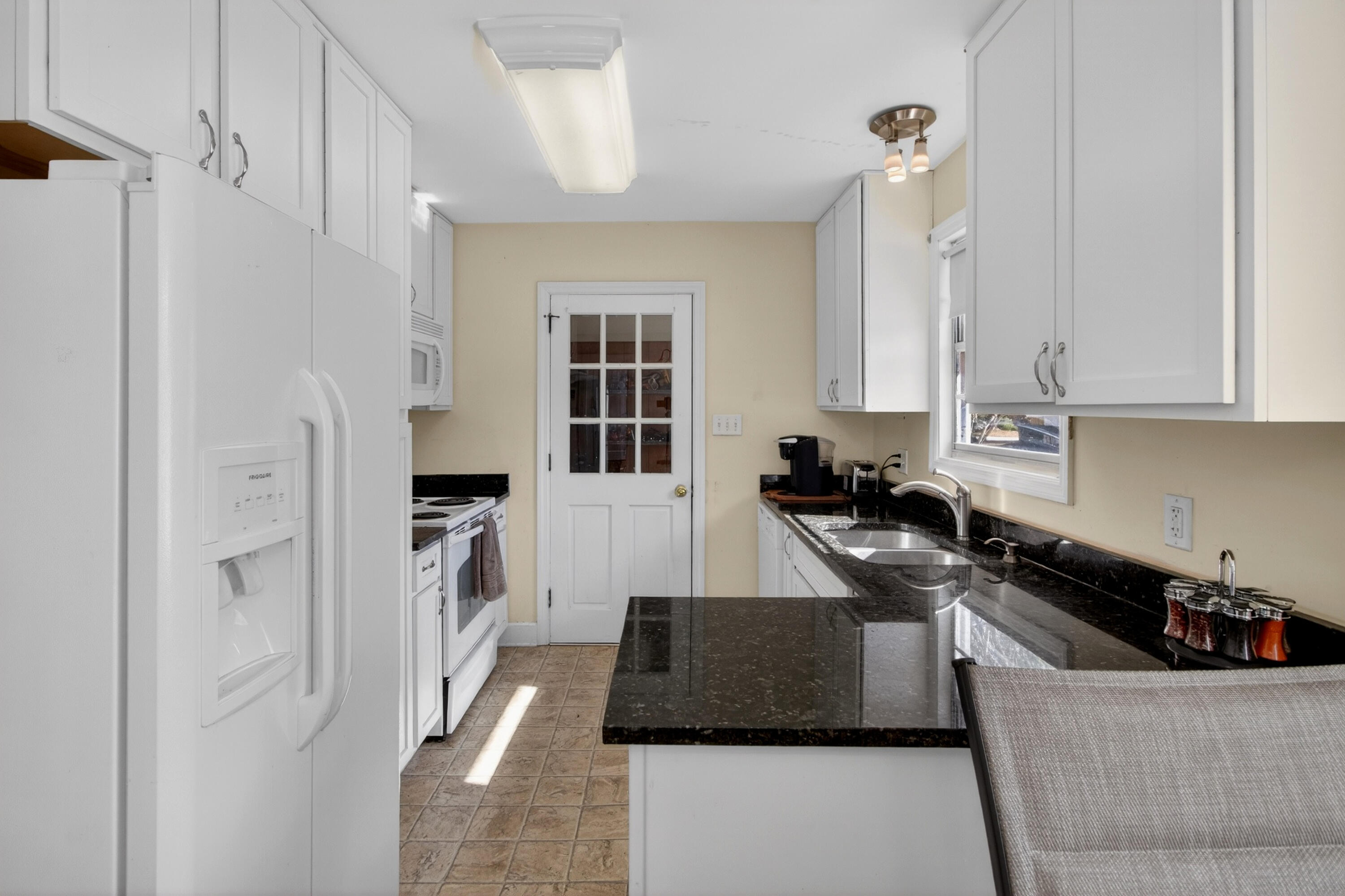 822 Rogers Lane Mount Pleasant, SC 29464 - Photo 12 of 27 13