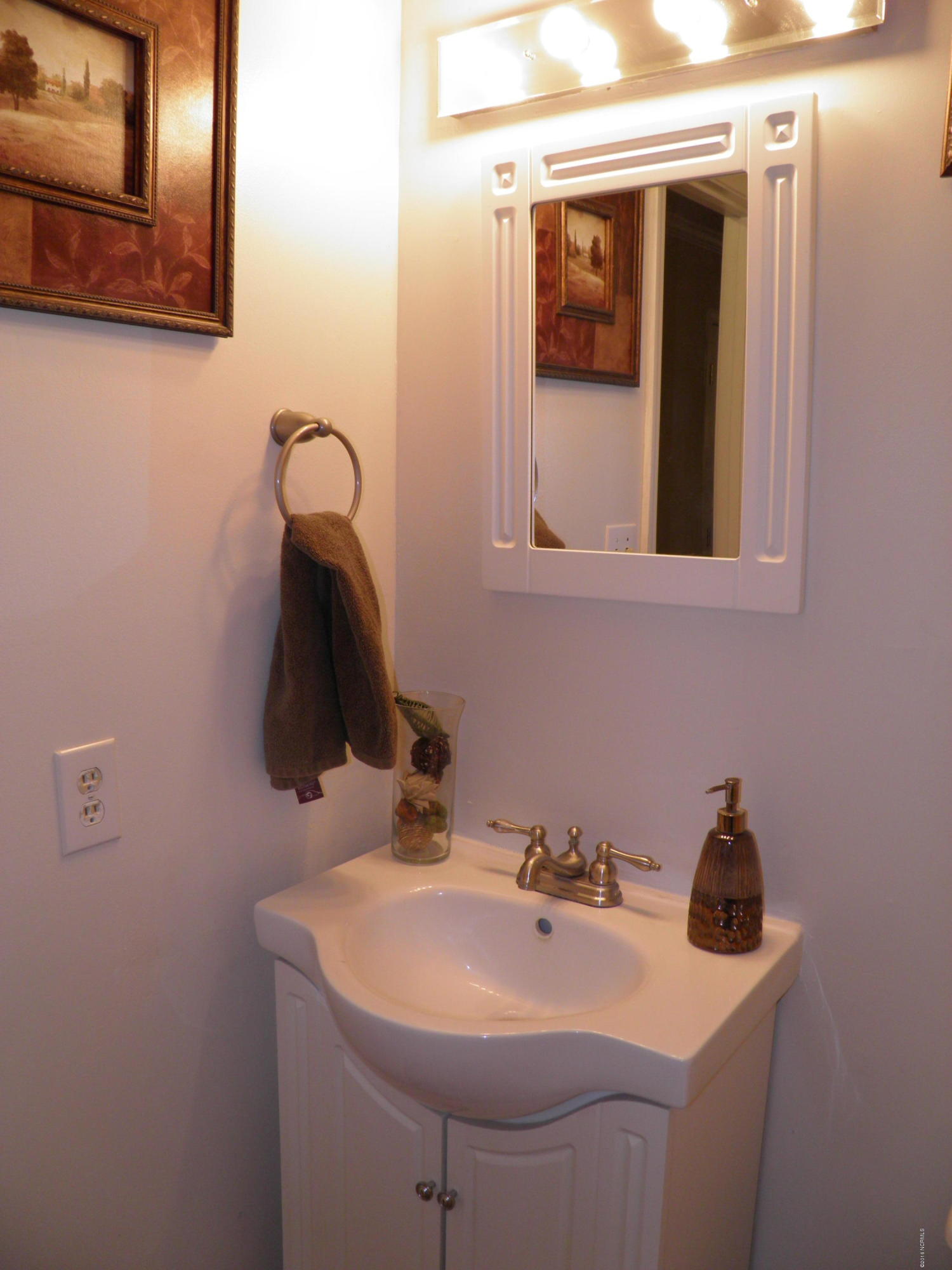 218 Belltown Road Havelock, NC 28532 - Photo 22 of 29 Hall bath