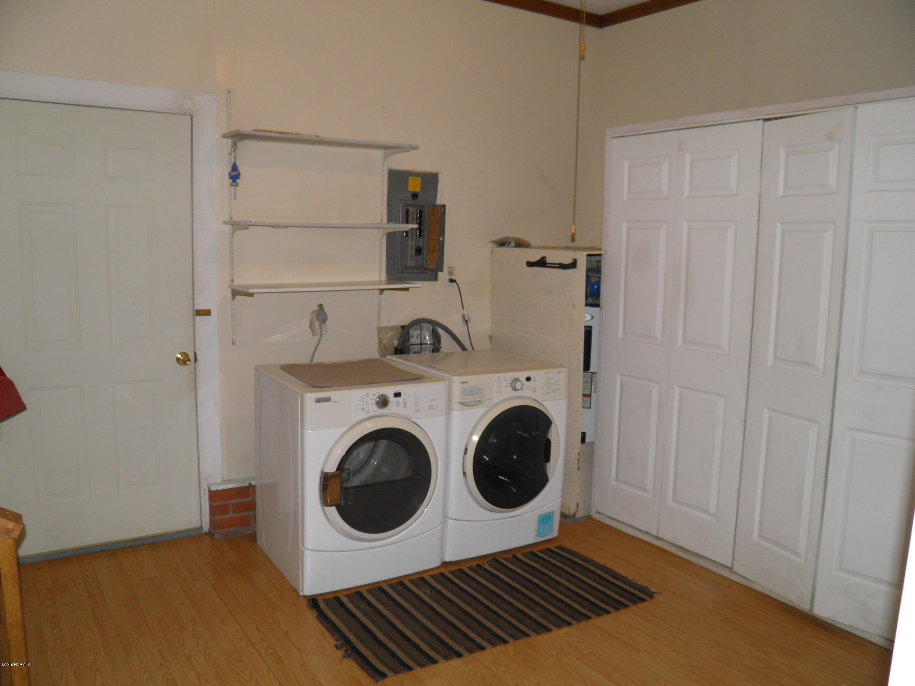 218 Belltown Road Havelock, NC 28532 - Photo 23 of 29 Laundry room w/tons of storage