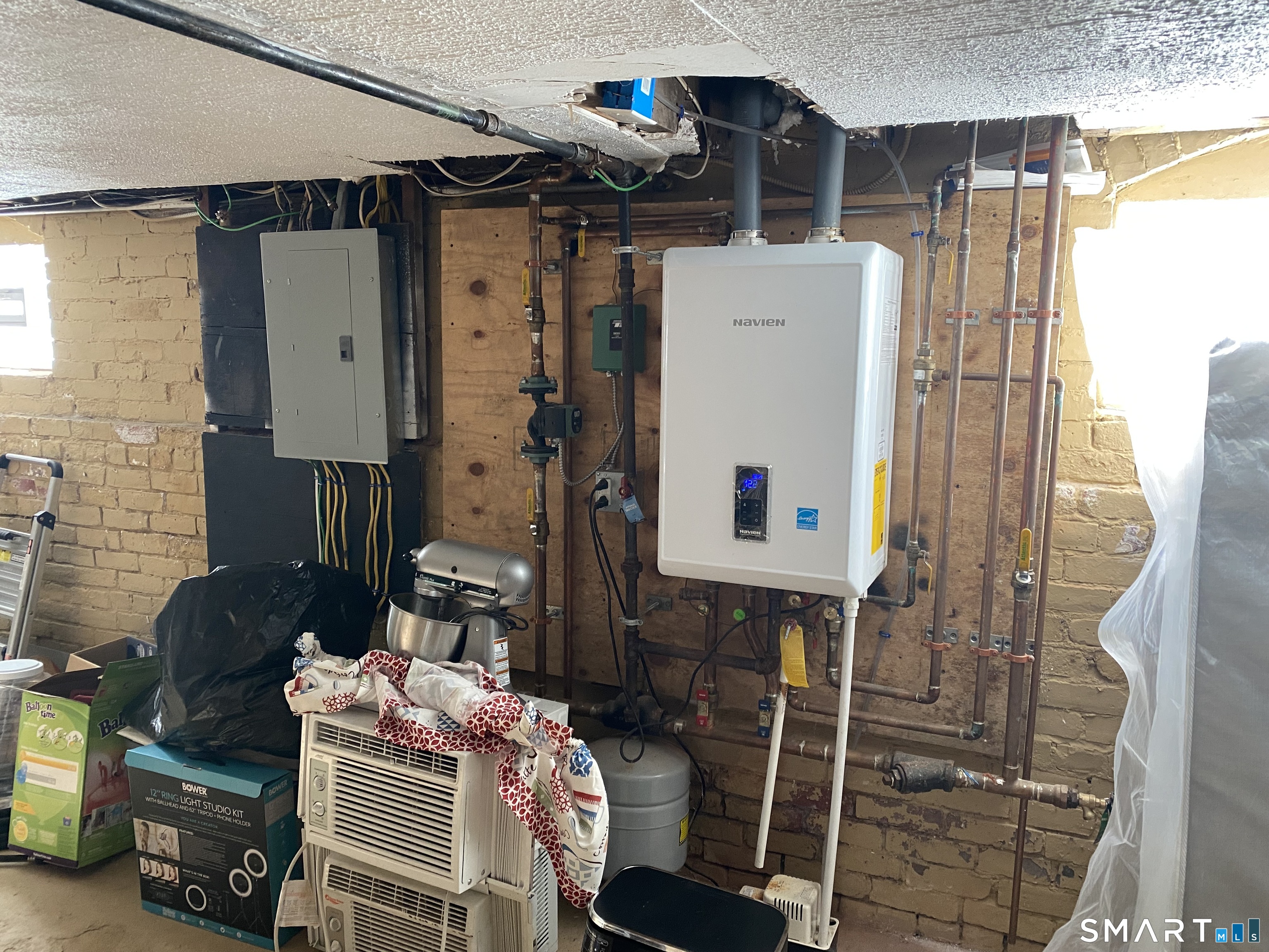 47 Wilson Avenue Windsor, CT 06095 - Photo 20 of 20 a utility room with multiple dryer and washer