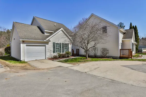 $449,000 | 11 Echo Shore Drive, Merrimack, NH 03054