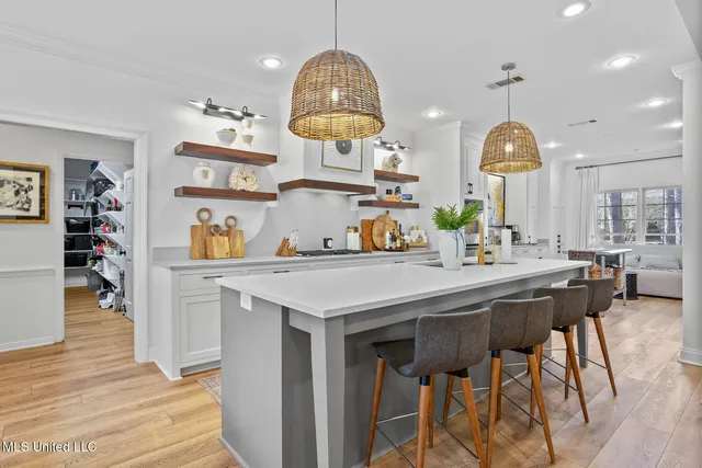 $799,000 | 4211 North Honeysuckle Lane, Jackson, MS 39211