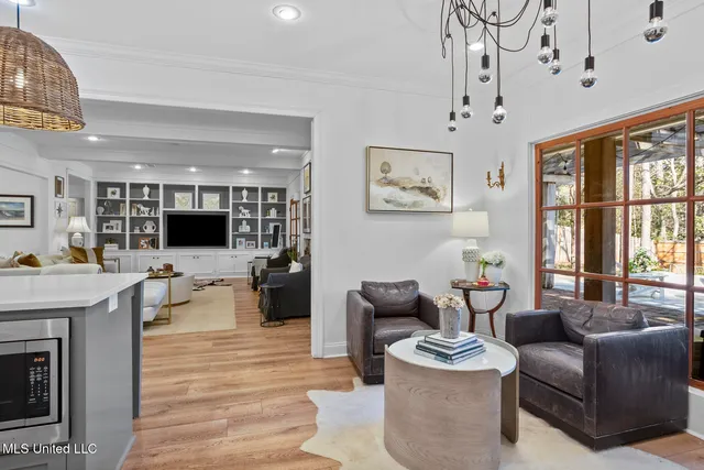 $799,000 | 4211 North Honeysuckle Lane, Jackson, MS 39211