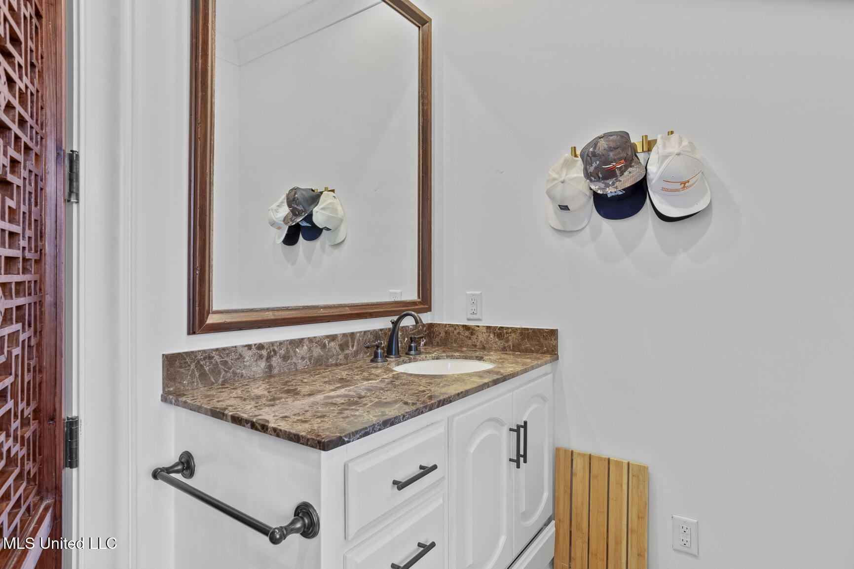 4211 North Honeysuckle Lane Jackson, MS 39211 - Photo 32 of 53 4211 Honeysuckle-33