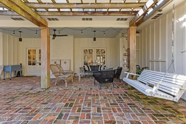 $799,000 | 4211 North Honeysuckle Lane, Jackson, MS 39211