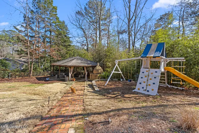 $799,000 | 4211 North Honeysuckle Lane, Jackson, MS 39211