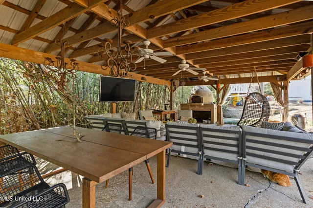 $799,000 | 4211 North Honeysuckle Lane, Jackson, MS 39211