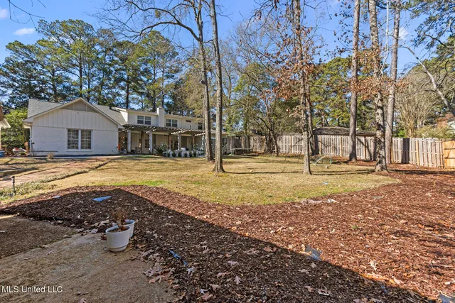 $799,000 | 4211 North Honeysuckle Lane, Jackson, MS 39211