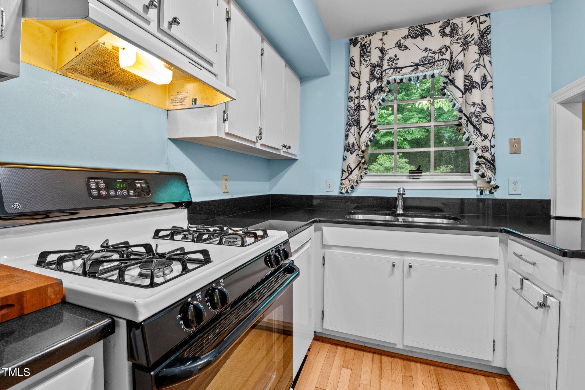 3929 Browning Place Raleigh, NC 27609 - Photo 7 of 20 17-web-or-mls-DSC_8465