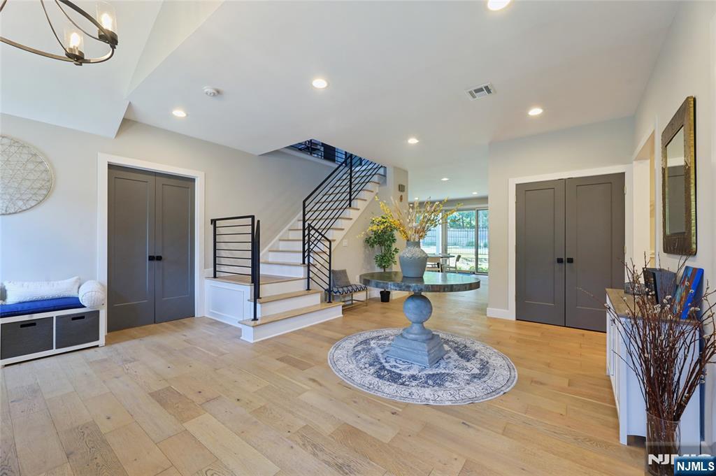 68 Serpentine Road Demarest, NJ 07627 - Photo 3 of 50