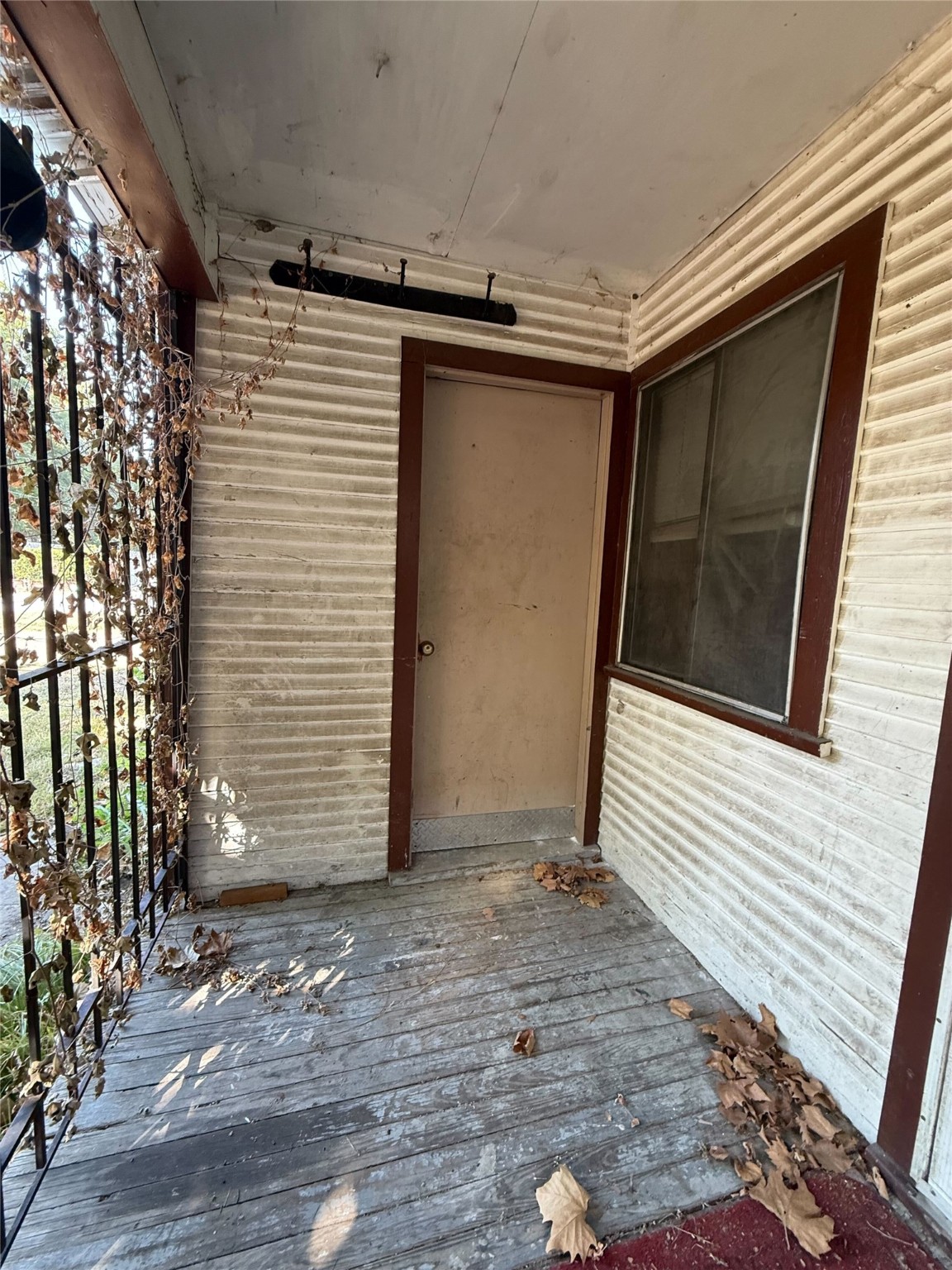 6221 Peg Street Houston, TX 77092 - Photo 7 of 14 a view of front door
