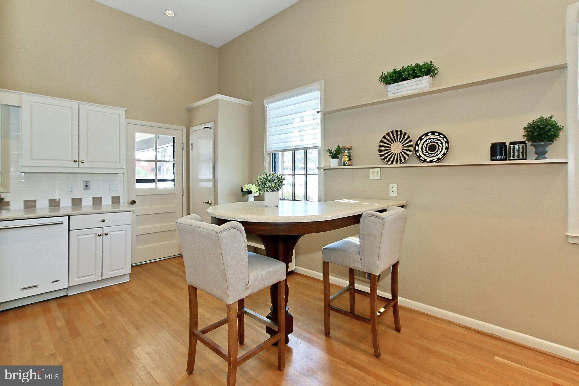 6703 Doane Avenue Springfield, VA 22152 - Photo 14 of 52 Bright Eat-In Kitchen